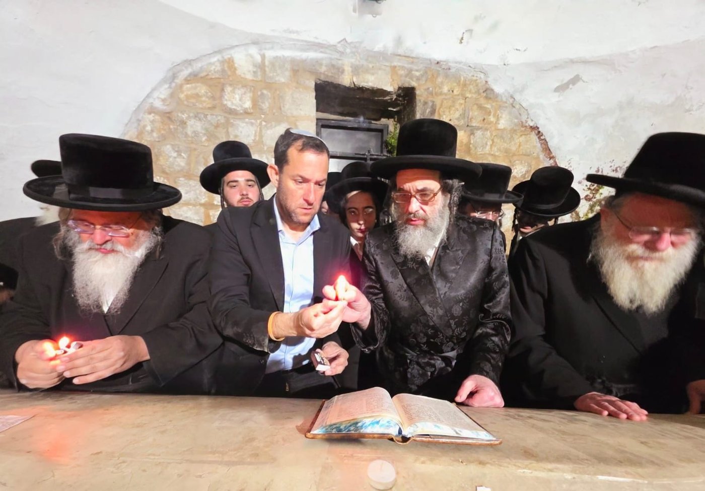 הגה"צ רבי חיים מאיר הגר בקבר יוסף בשכם