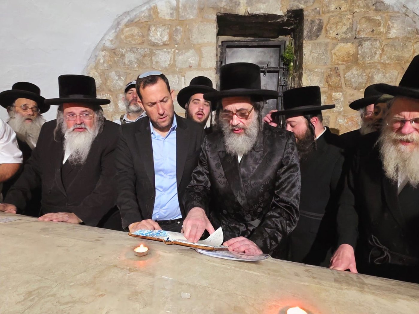 הגה"צ רבי חיים מאיר הגר בקבר יוסף בשכם