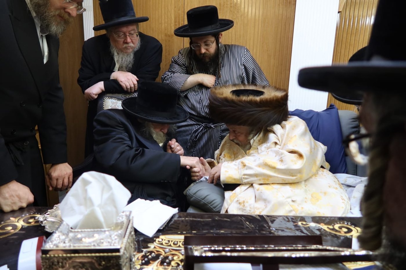 האדמו"ר מטשערנוביל בביקור אצל האדמו"ר מתולדות אברהם יצחק