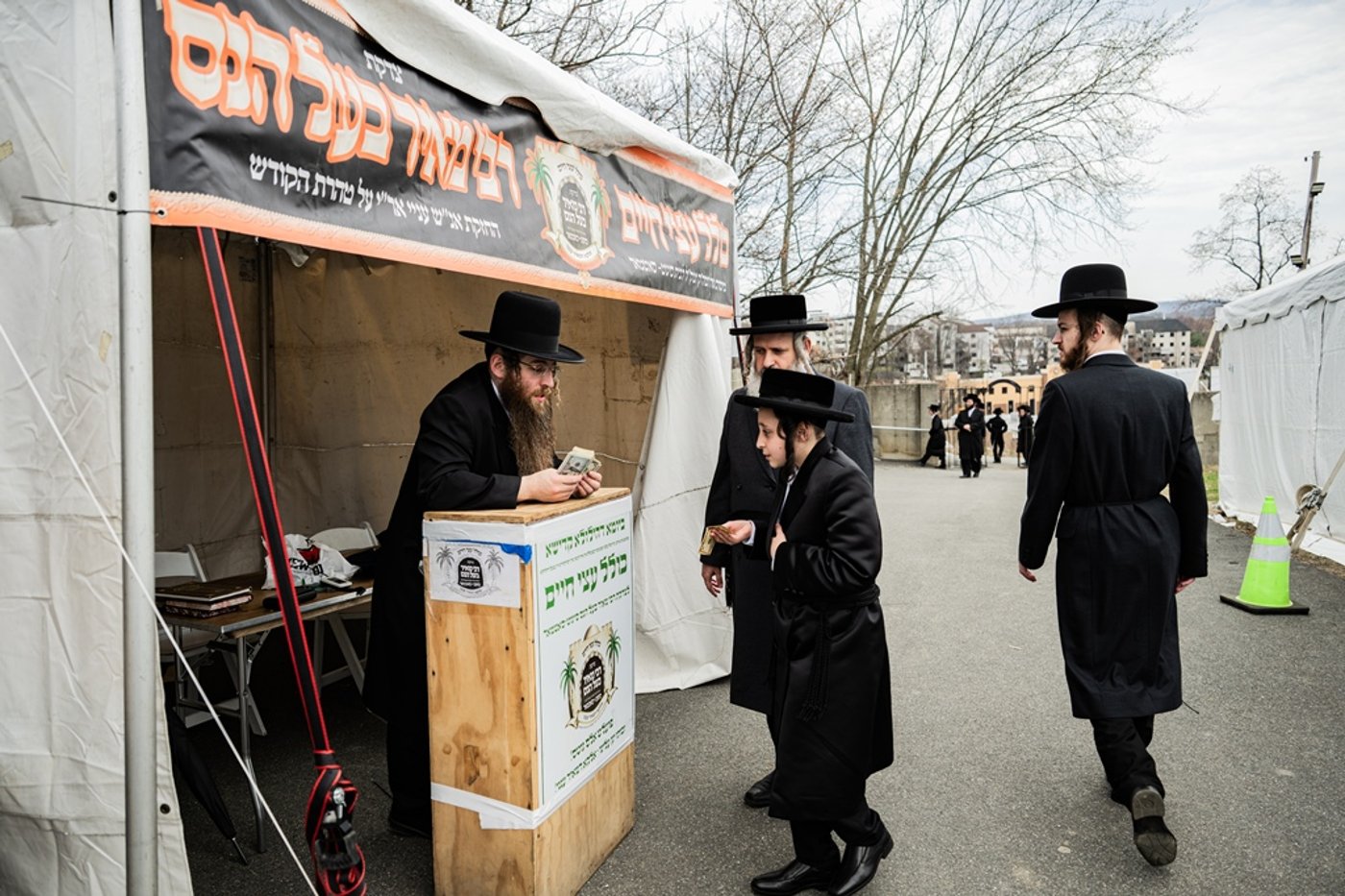 המונים בעליה לציון ביומא דהילולא