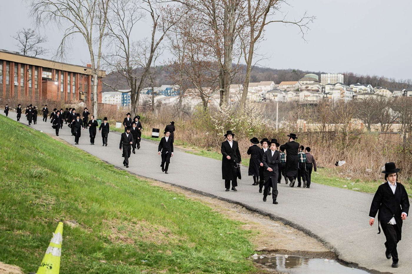 המונים בעליה לציון ביומא דהילולא