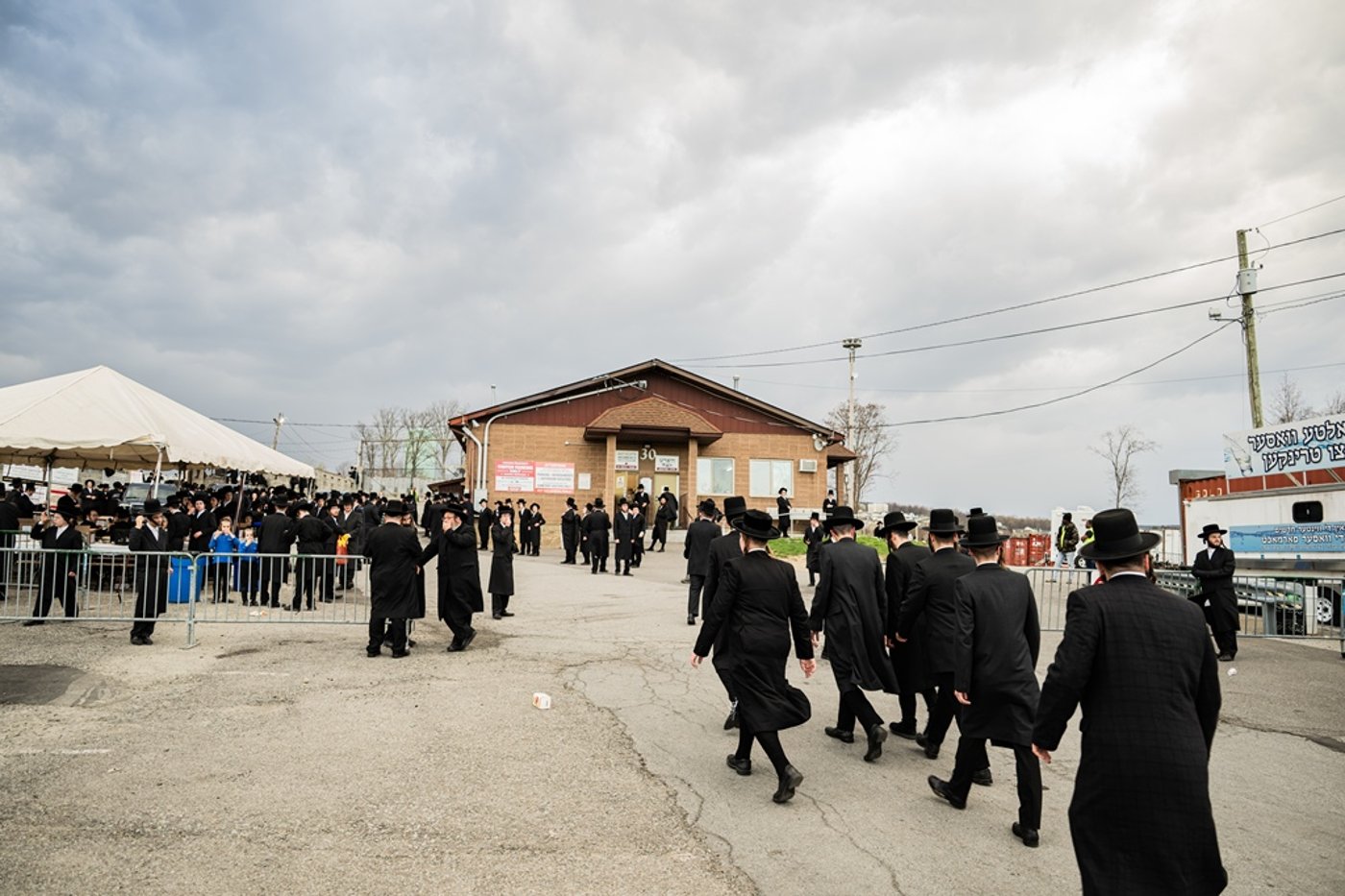 המונים בעליה לציון ביומא דהילולא
