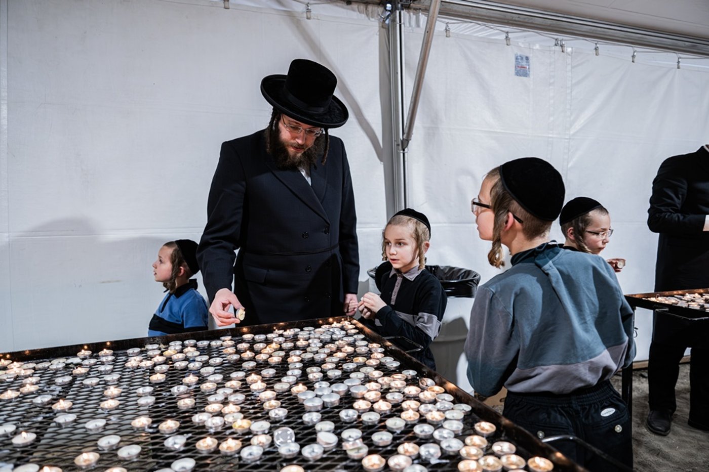 המונים בעליה לציון ביומא דהילולא