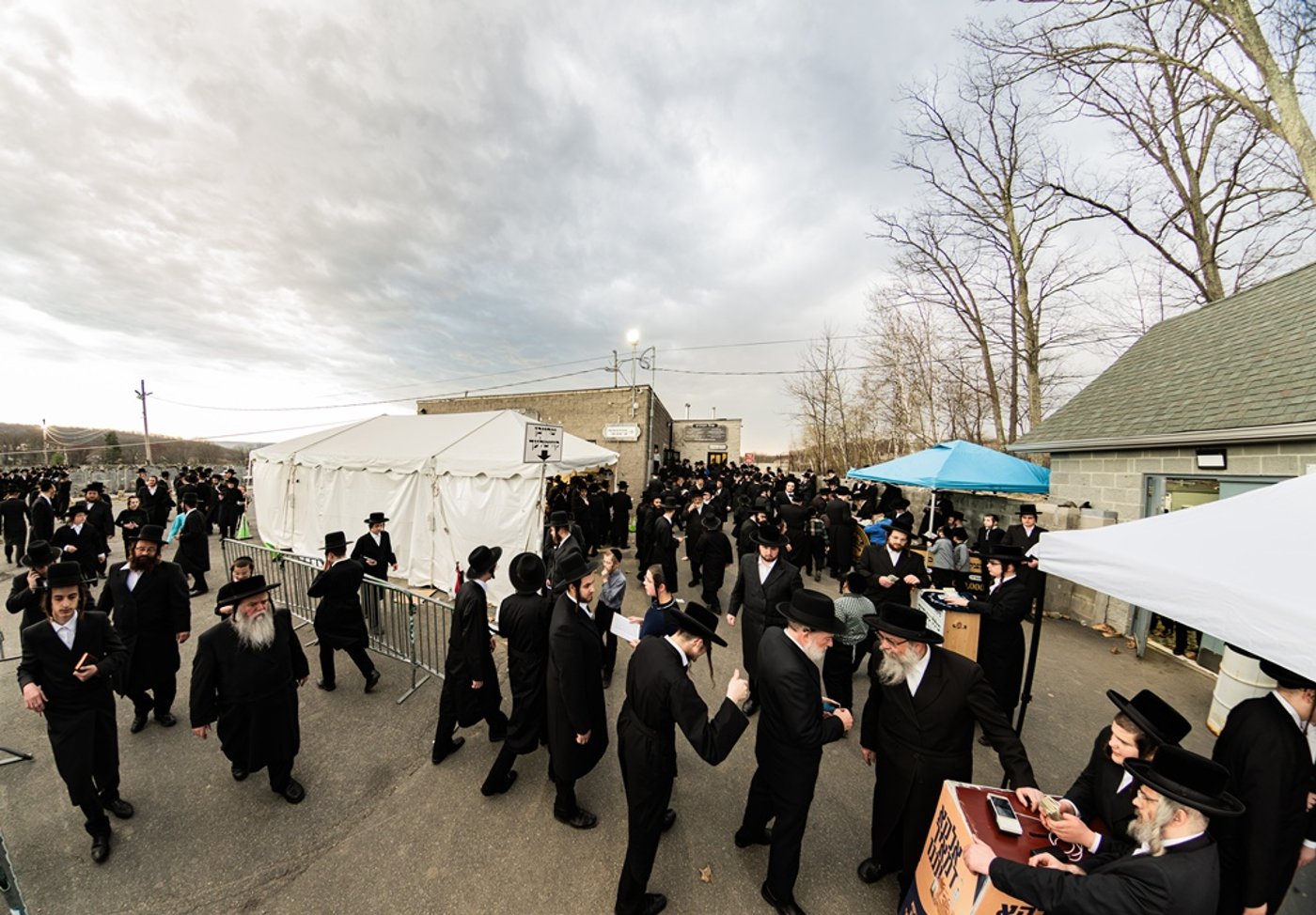 המונים בעליה לציון ביומא דהילולא