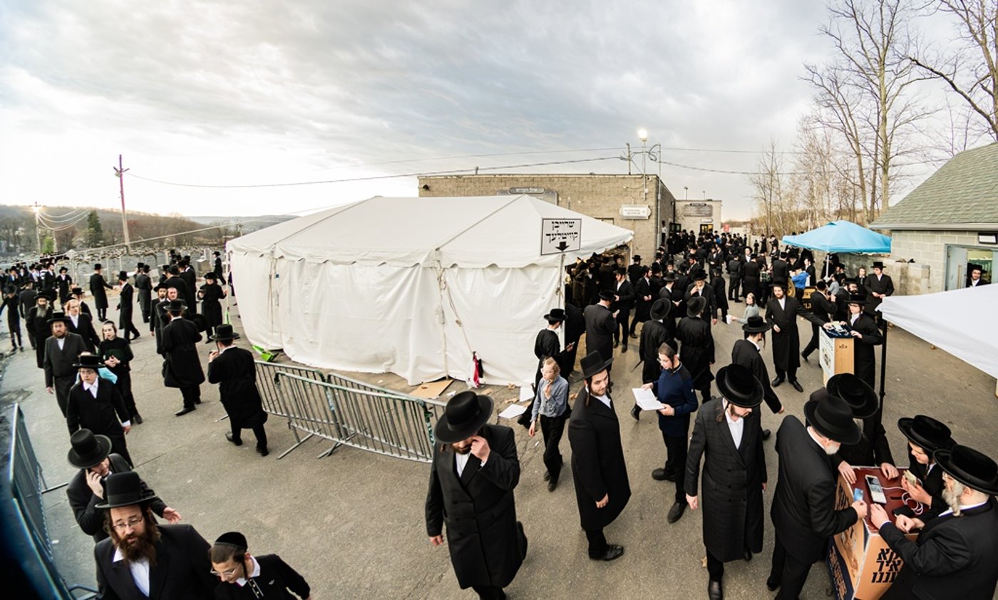 המונים בעליה לציון ביומא דהילולא