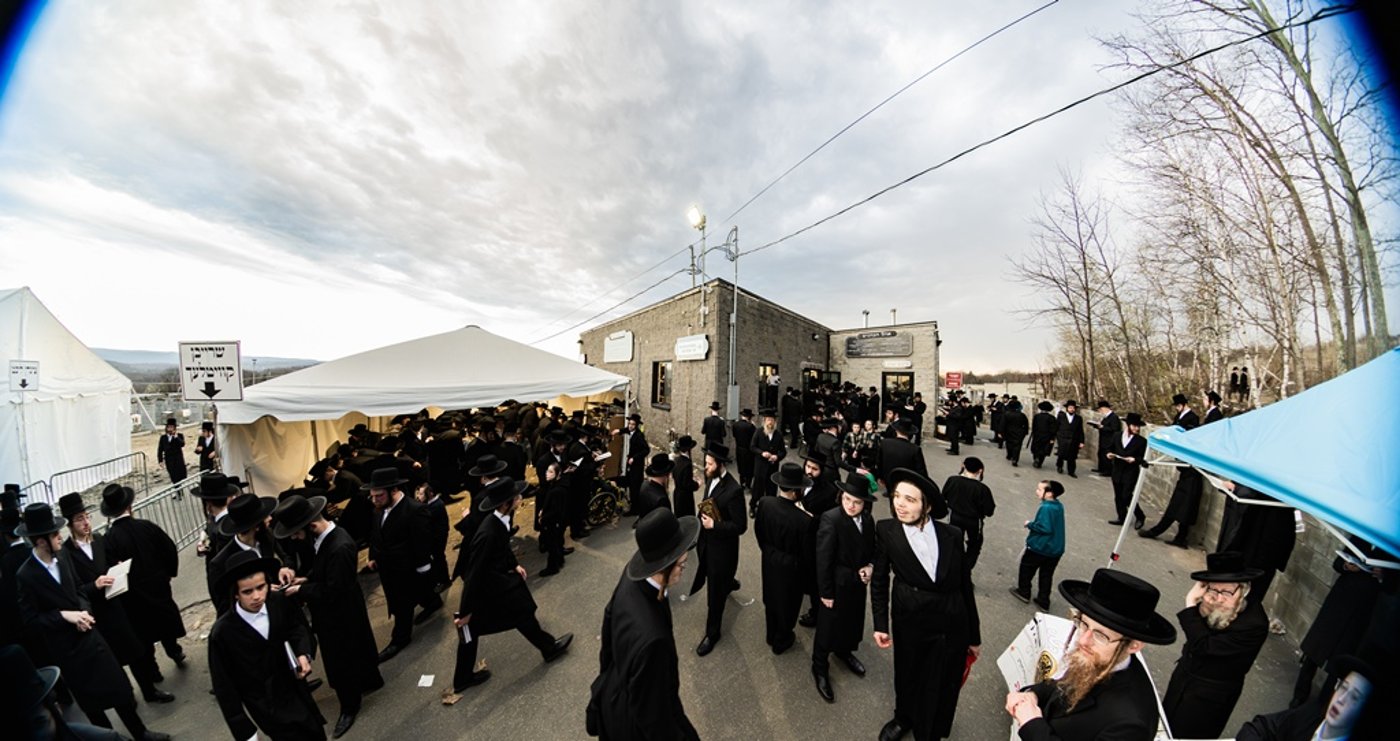 המונים בעליה לציון ביומא דהילולא