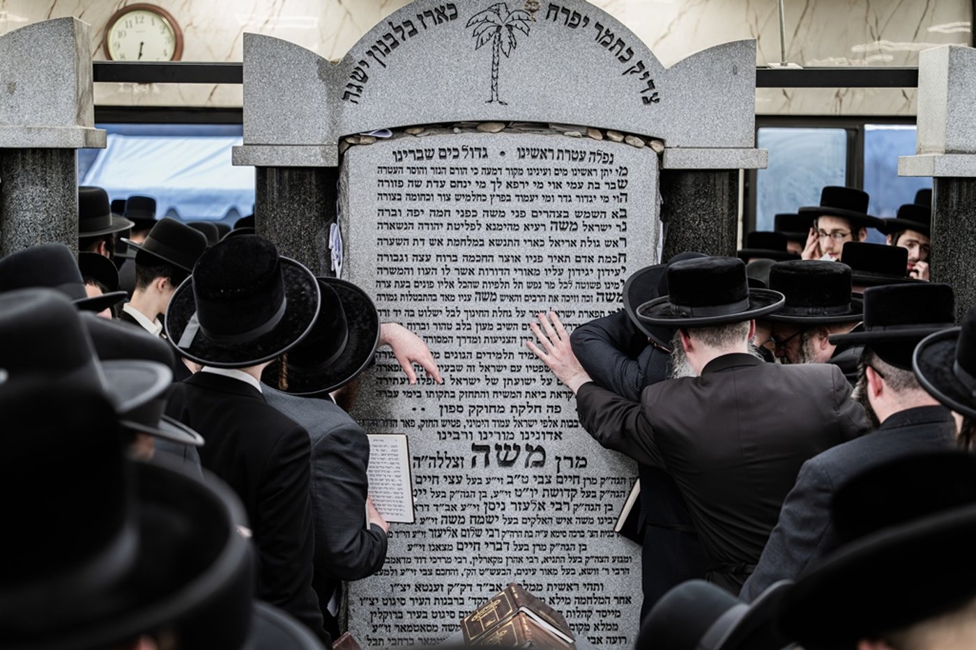 המונים בעליה לציון ביומא דהילולא