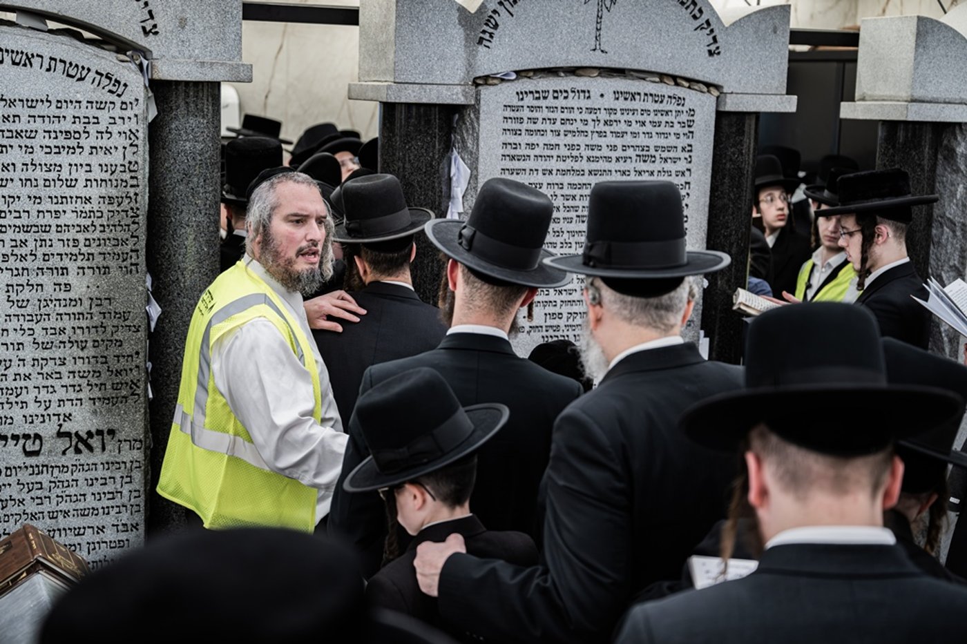 המונים בעליה לציון ביומא דהילולא