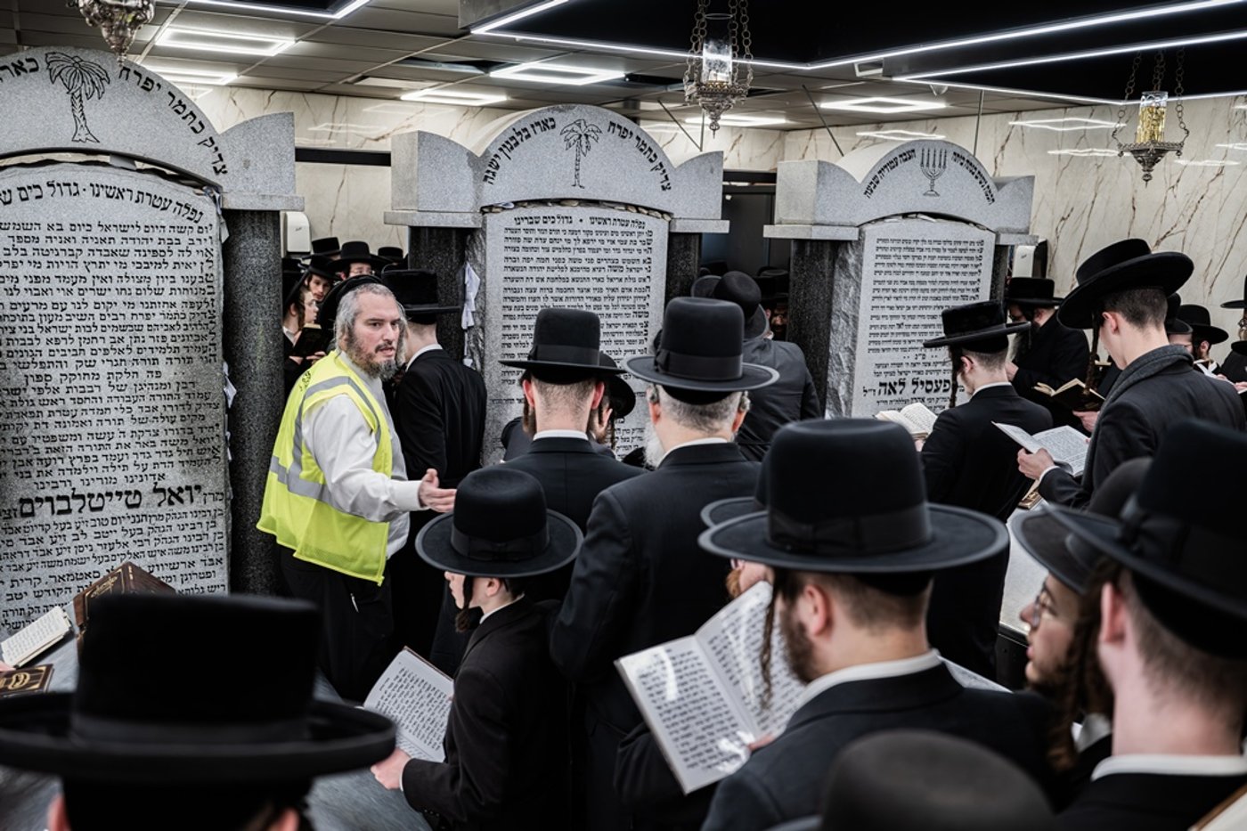 המונים בעליה לציון ביומא דהילולא