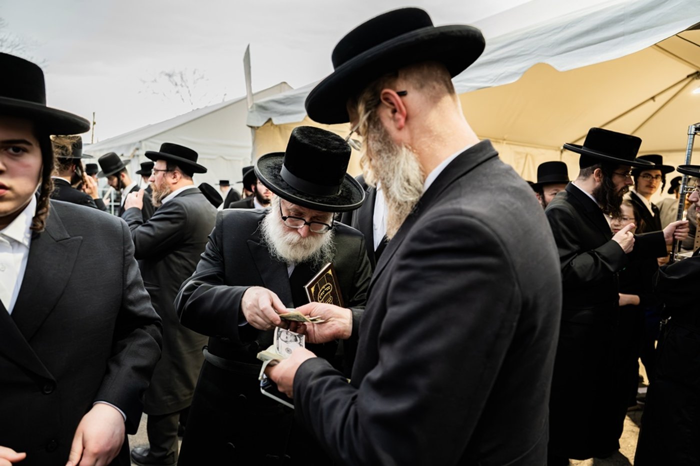 המונים בעליה לציון ביומא דהילולא