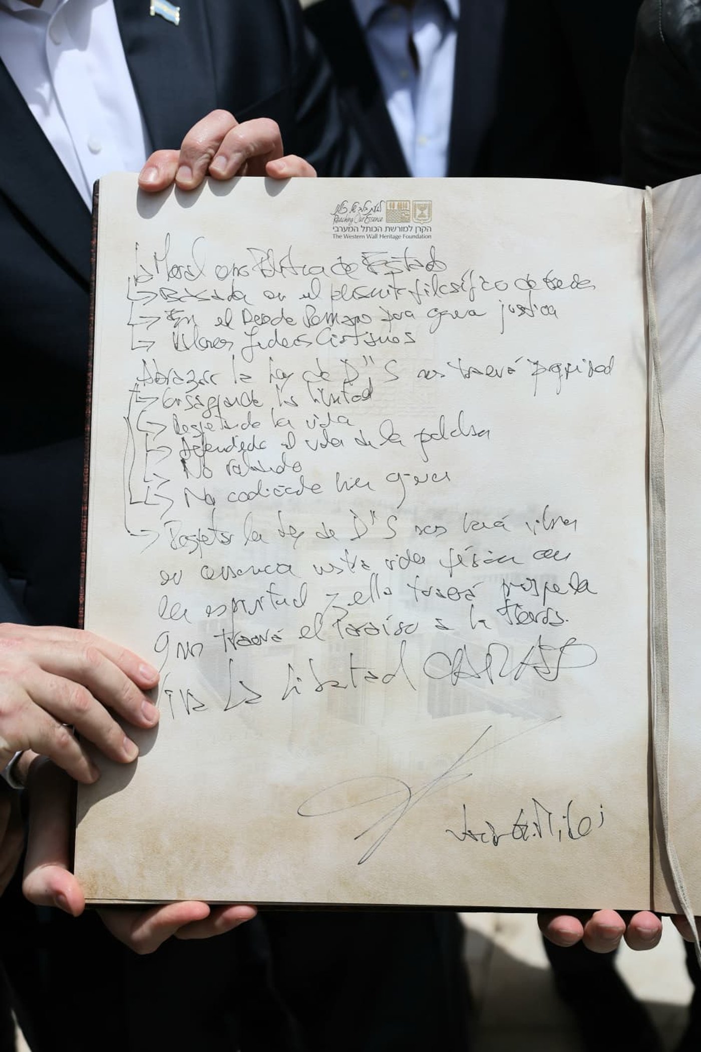 נשיא ארגנטינה נחת בישראל: ישר מהמסלול לכותל המערבי