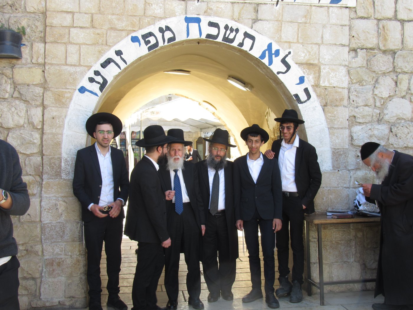 רבי אליהו טופיק בתפילה במירון