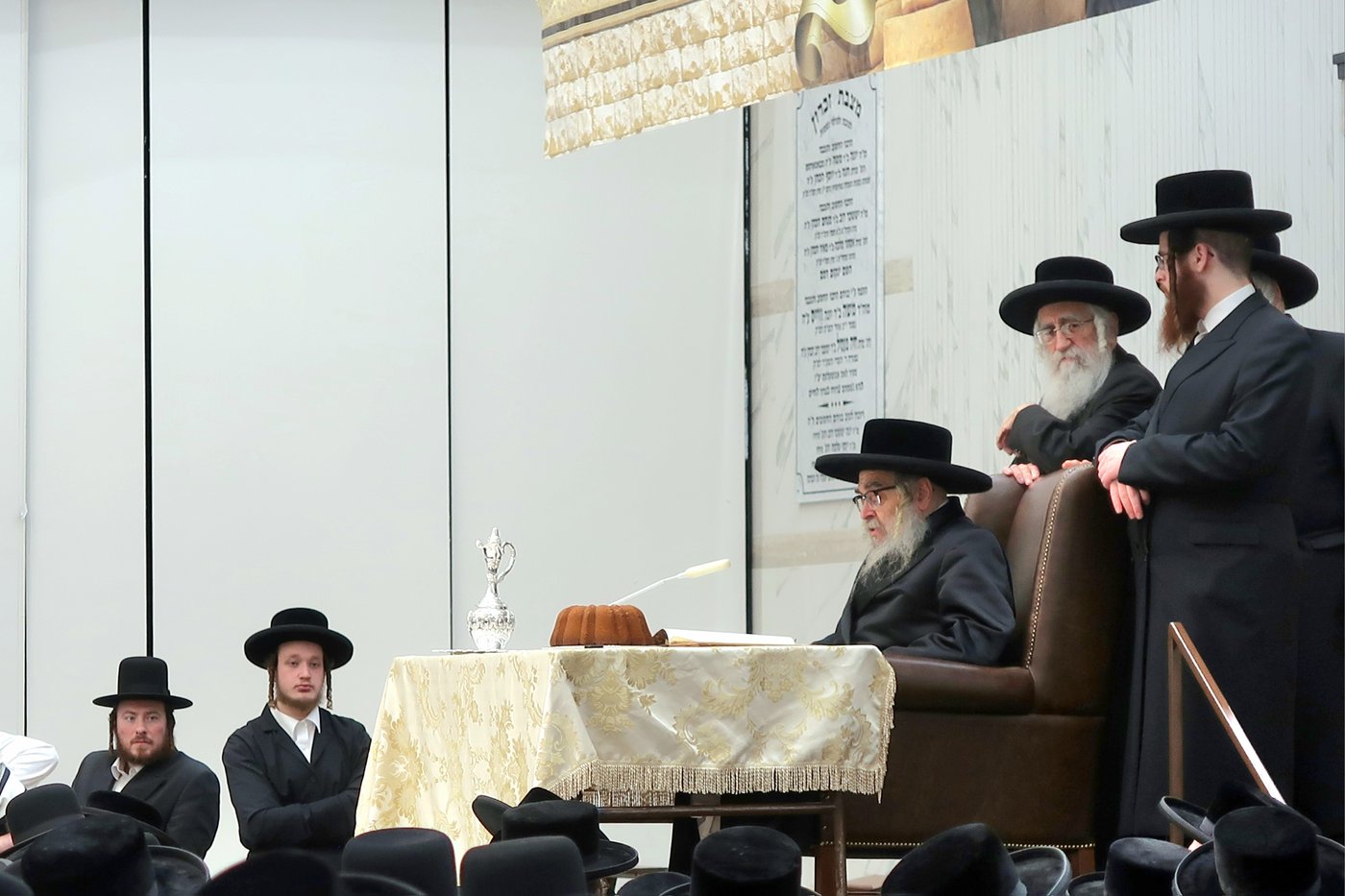 האדמו"ר מסאטמר בתפילת שחרית ולחיים ביומא דהילולא