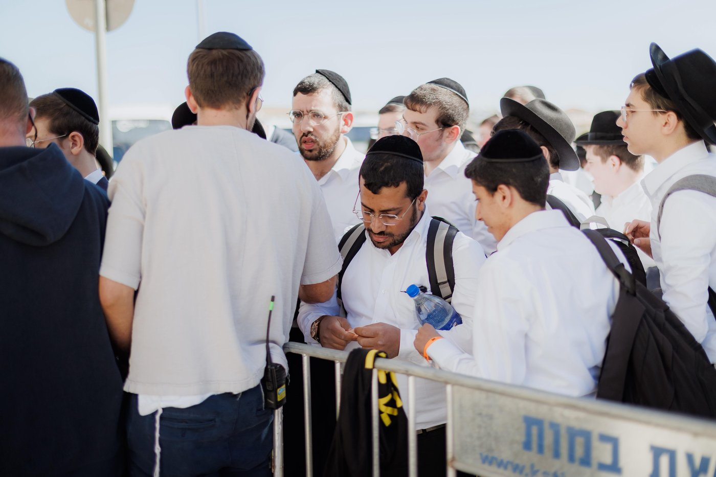 בין הזמנים חודש ניסן 