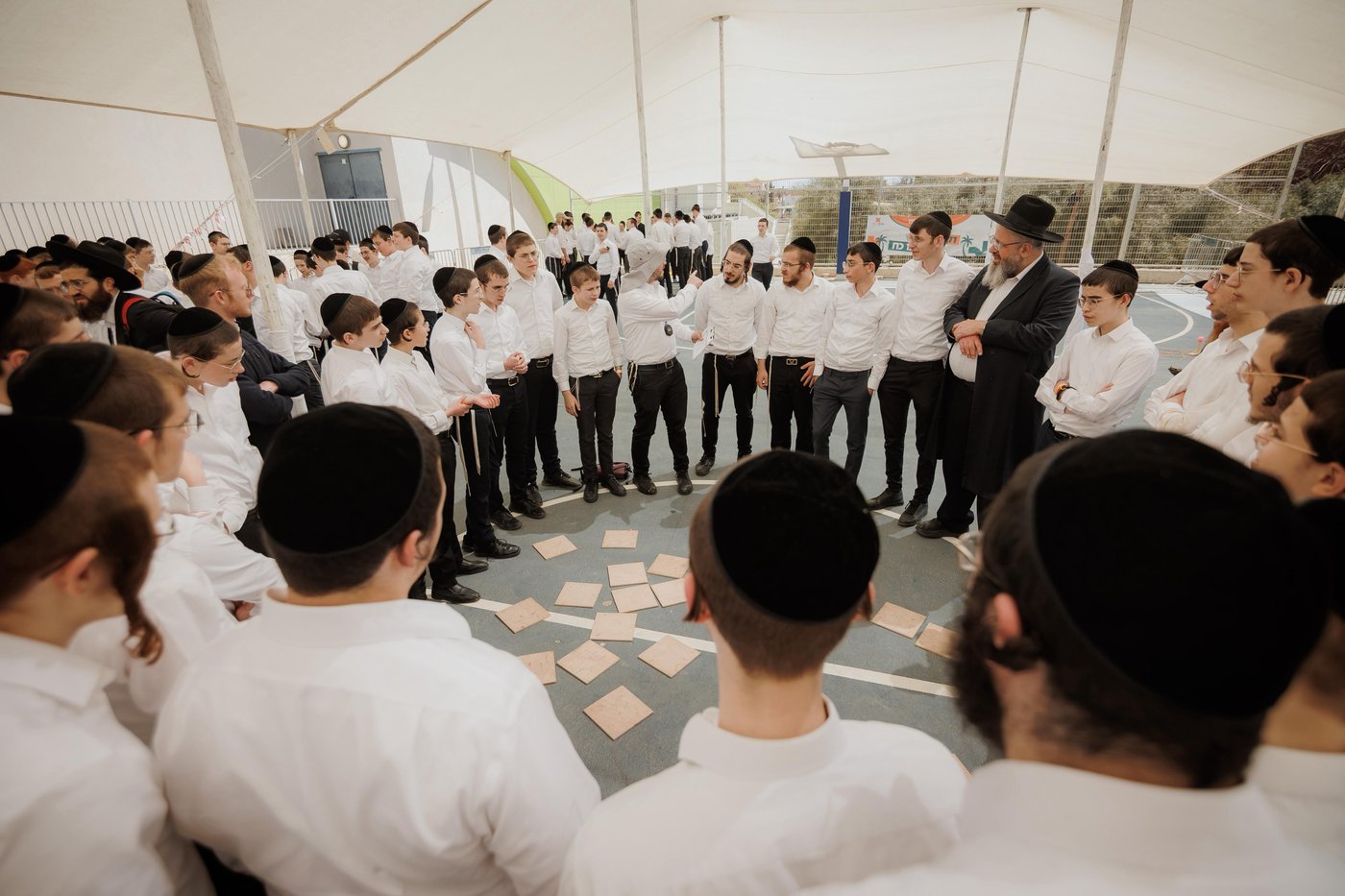 בין הזמנים חודש ניסן 