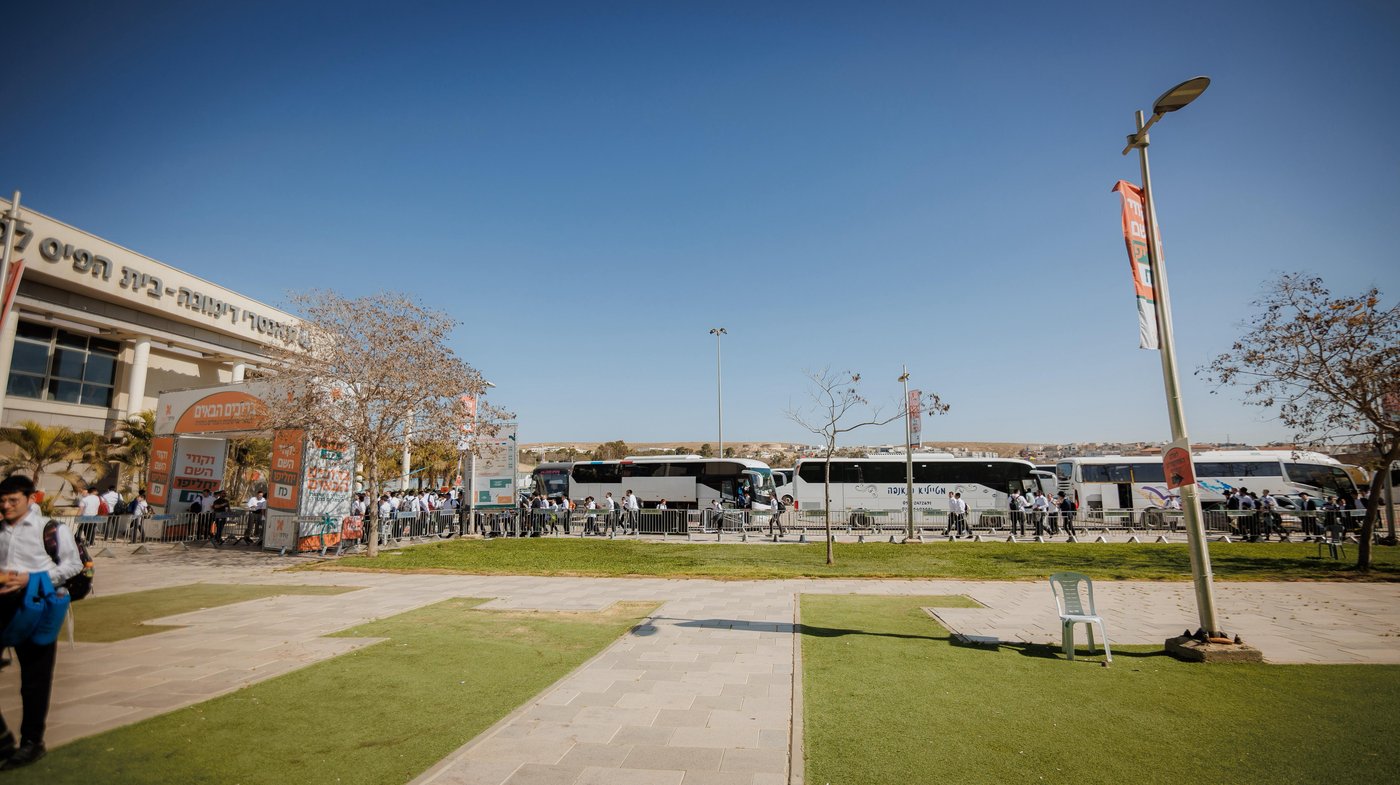 בין הזמנים חודש ניסן 