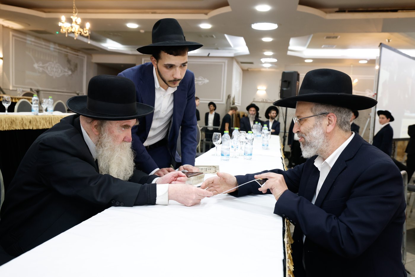 מעמד כבוד התורה 'וכתבתם'