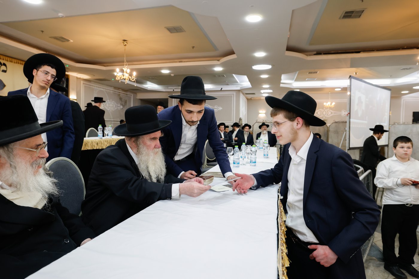 מעמד כבוד התורה 'וכתבתם'