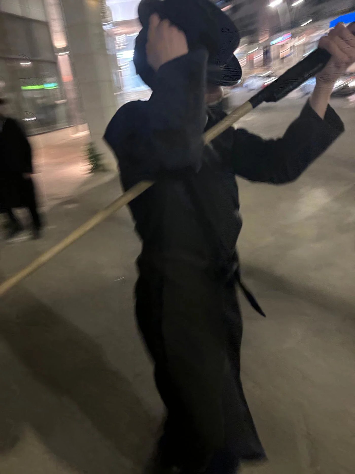 קיצוני מוריד דגל ישראל ביום הזיכרון תשפ"ד ברמת בית שמש ד'