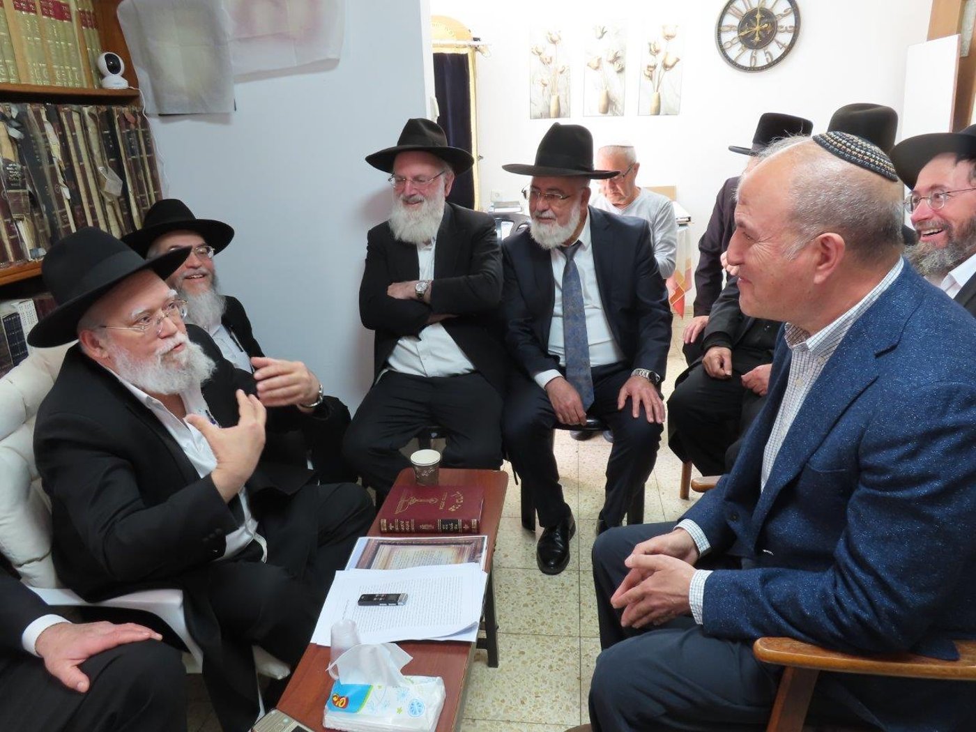 ניחום אבלים בבית אצל בני הגאון רבי אברהם אלטמן זצ''ל