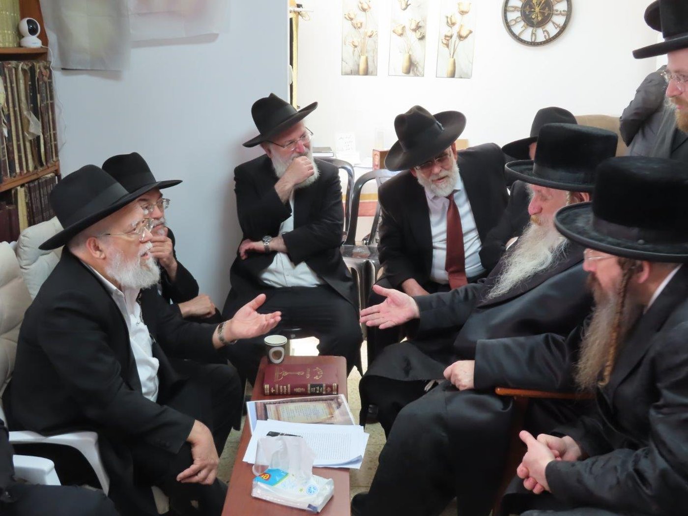 ניחום אבלים בבית אצל בני הגאון רבי אברהם אלטמן זצ''ל