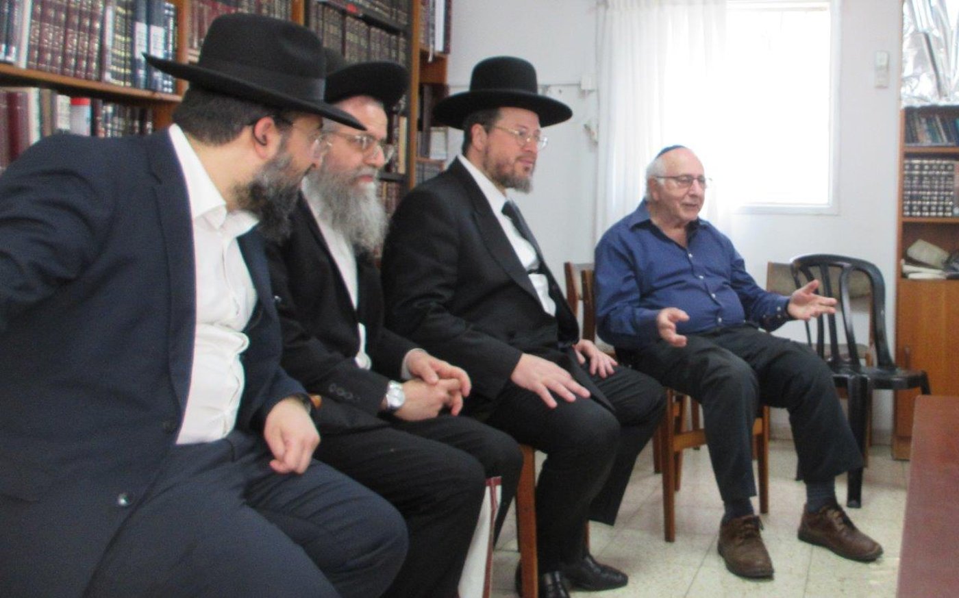 ניחום אבלים בבית אצל בני הגאון רבי אברהם אלטמן זצ''ל