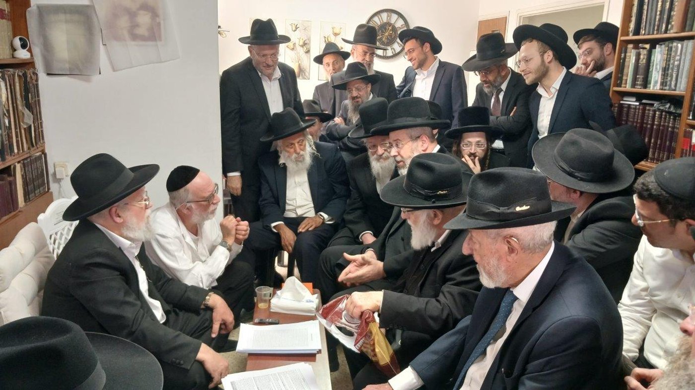 ניחום אבלים בבית אצל בני הגאון רבי אברהם אלטמן זצ''ל