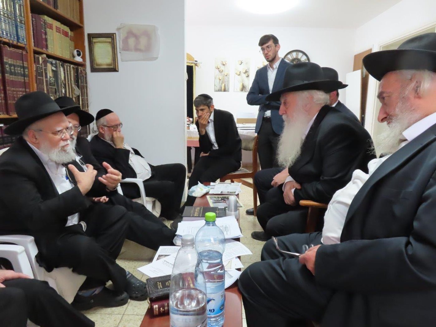 ניחום אבלים בבית אצל בני הגאון רבי אברהם אלטמן זצ''ל