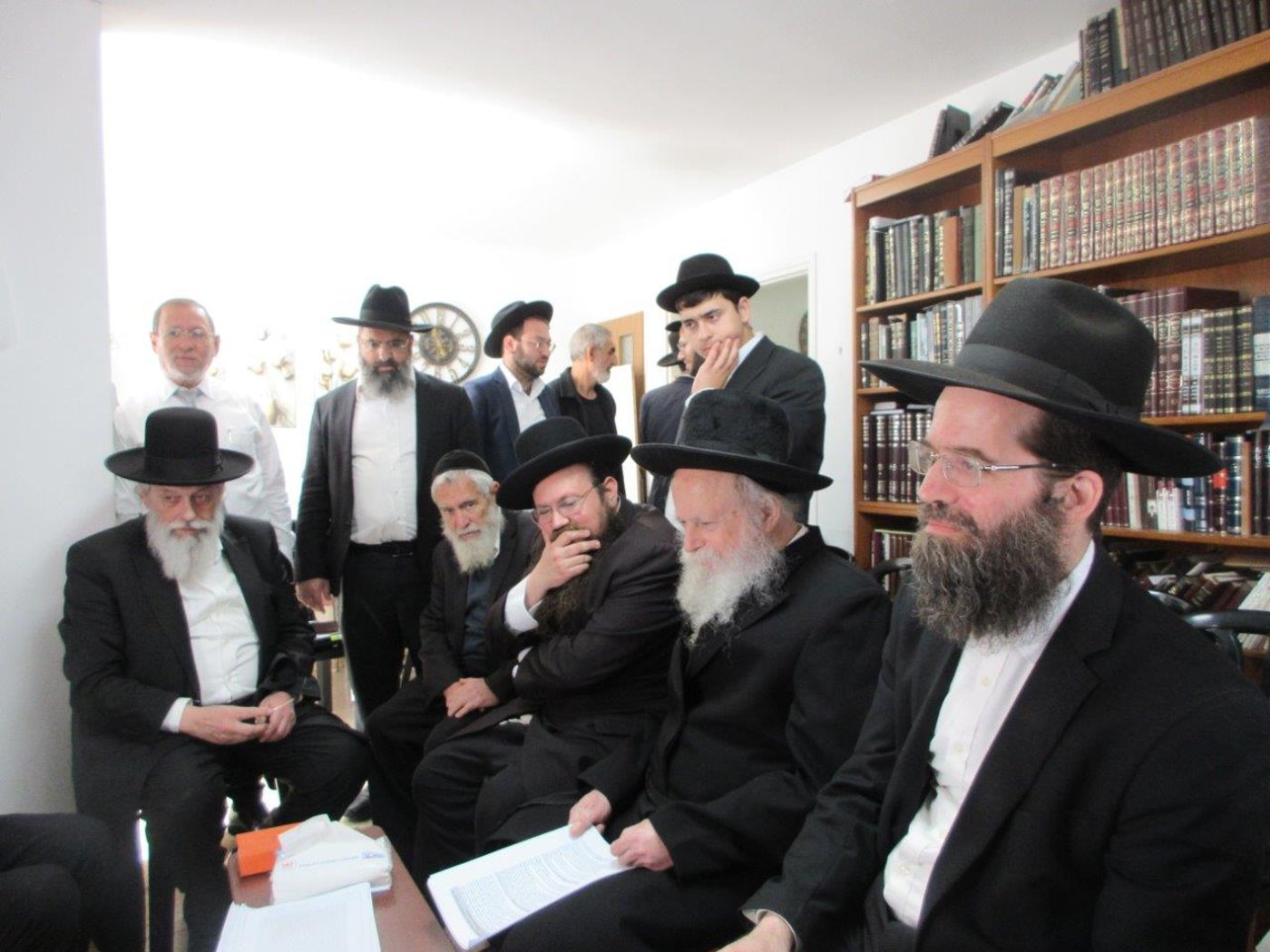 ניחום אבלים בבית אצל בני הגאון רבי אברהם אלטמן זצ''ל