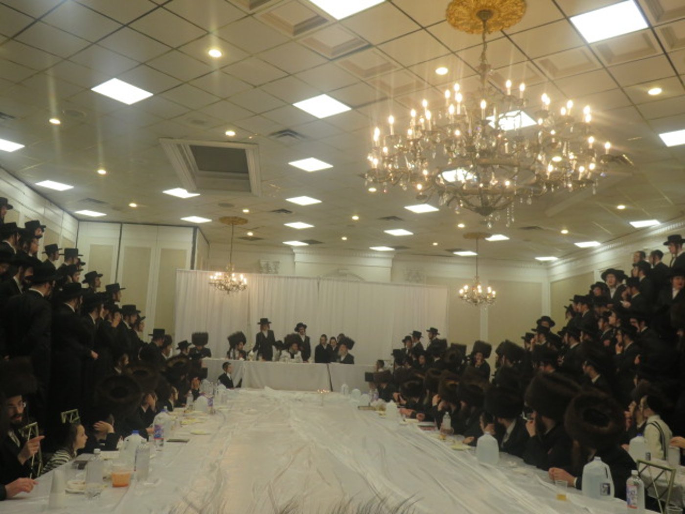 האדמו''ר מקרעטשניף סיגעט ווילאמסבורג בביקור במונורו