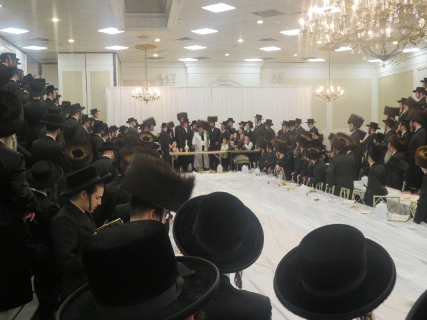 האדמו''ר מקרעטשניף סיגעט ווילאמסבורג בביקור במונורו