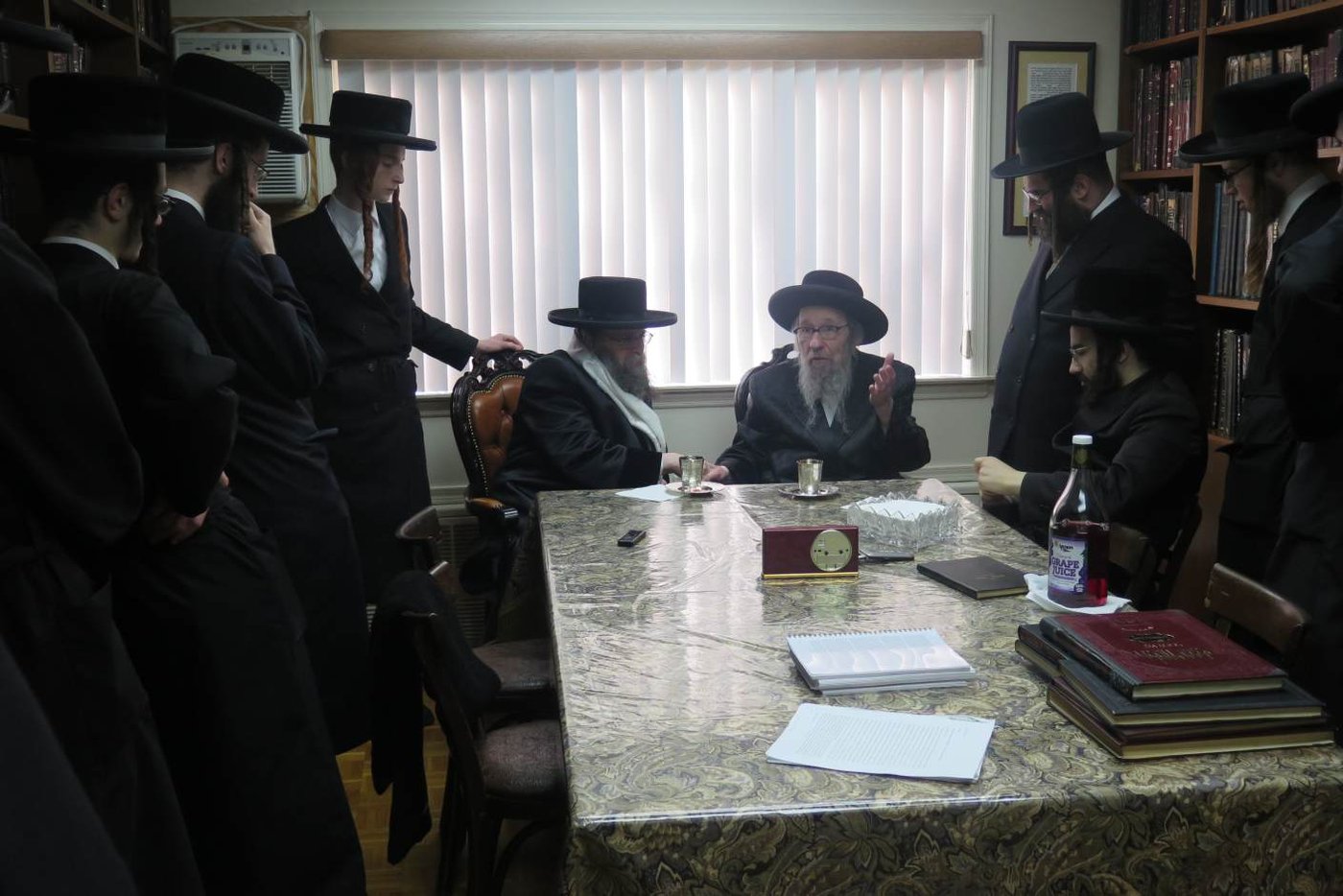 האדמו''ר מקרעטשניף סיגעט בביקור אצל הגר"ג ברקוביץ