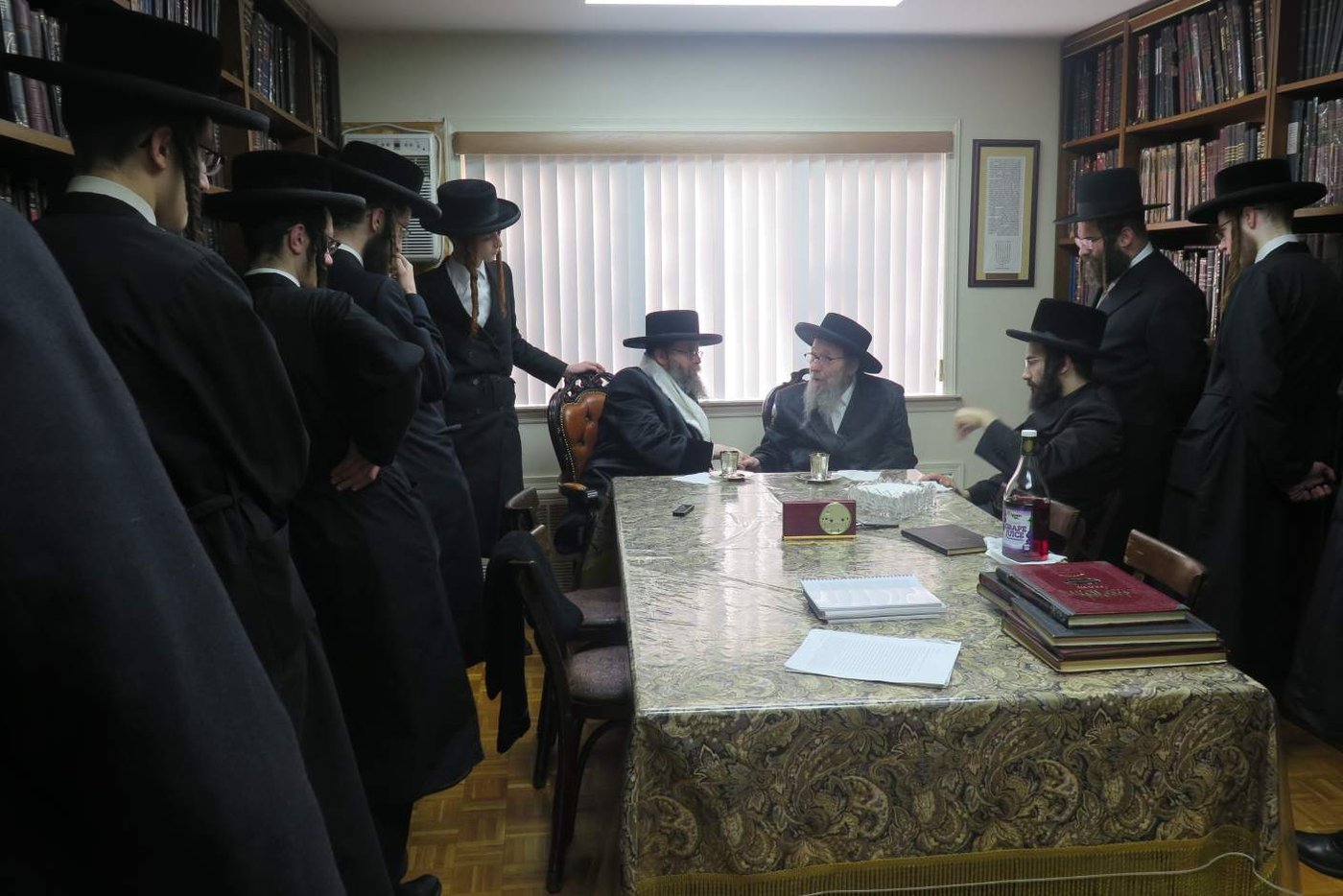 האדמו''ר מקרעטשניף סיגעט בביקור אצל הגר"ג ברקוביץ