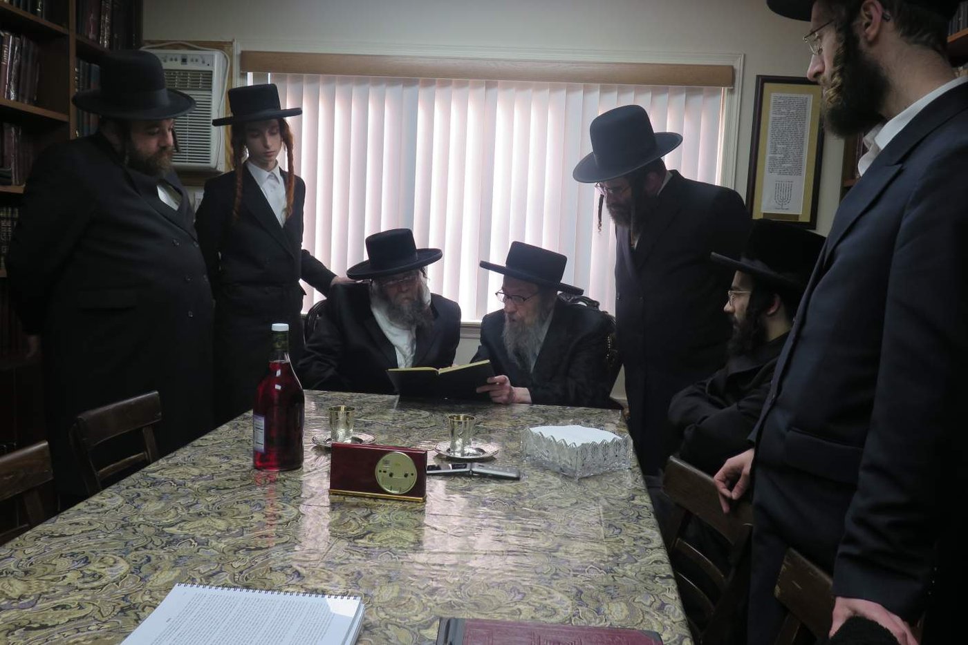 האדמו''ר מקרעטשניף סיגעט בביקור אצל הגר"ג ברקוביץ