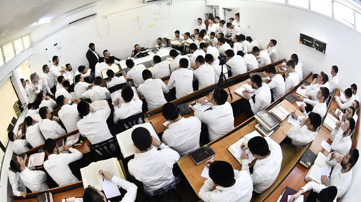 הגאון רבי יצחק הקר בישיבת גרודנא