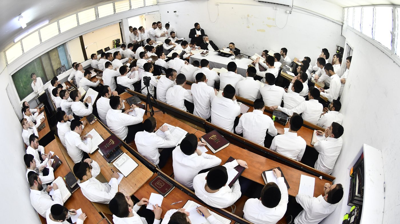 הגאון רבי יצחק הקר בישיבת גרודנא