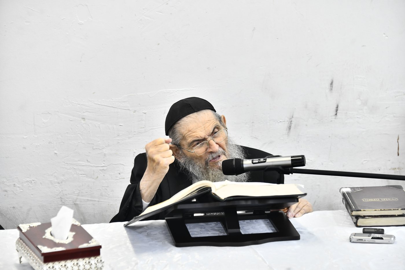 הגאון רבי יצחק הקר בישיבת גרודנא