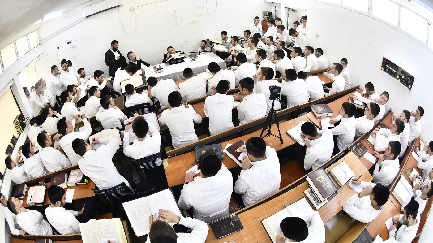 הגאון רבי יצחק הקר בישיבת גרודנא