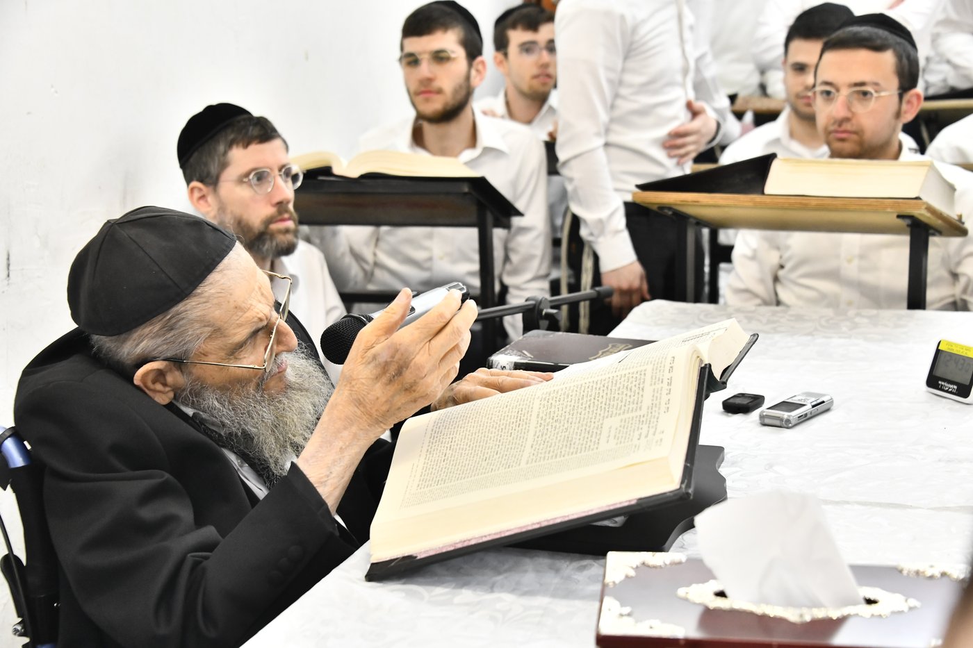 הגאון רבי יצחק הקר בישיבת גרודנא