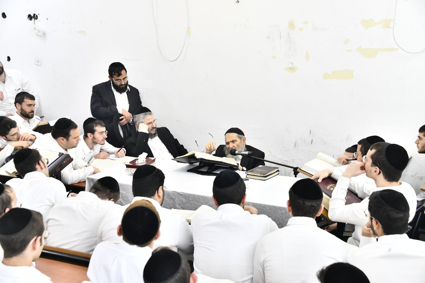 הגאון רבי יצחק הקר בישיבת גרודנא