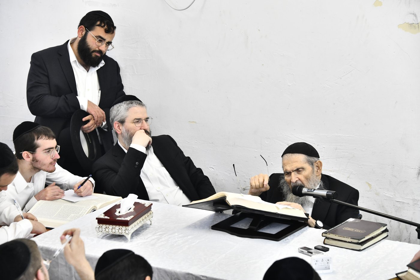 הגאון רבי יצחק הקר בישיבת גרודנא