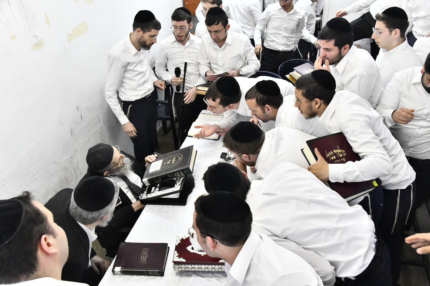 הגאון רבי יצחק הקר בישיבת גרודנא