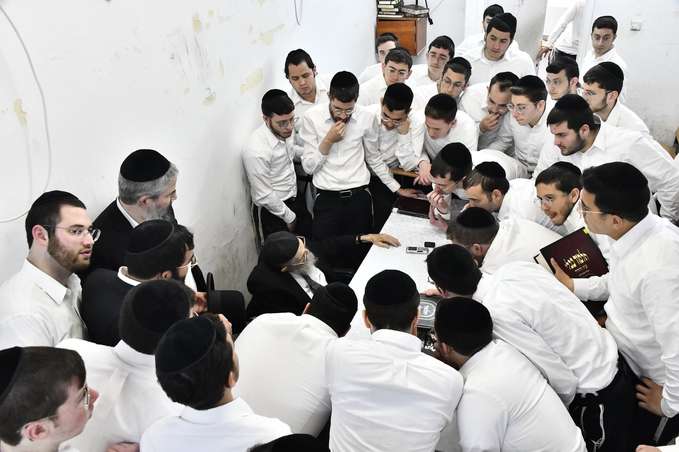 הגאון רבי יצחק הקר בישיבת גרודנא