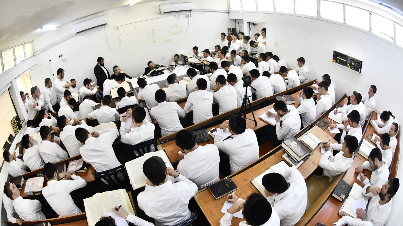 הגאון רבי יצחק הקר בישיבת גרודנא