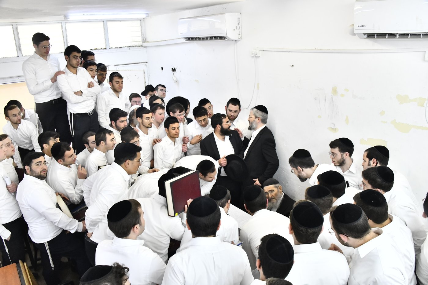 הגאון רבי יצחק הקר בישיבת גרודנא