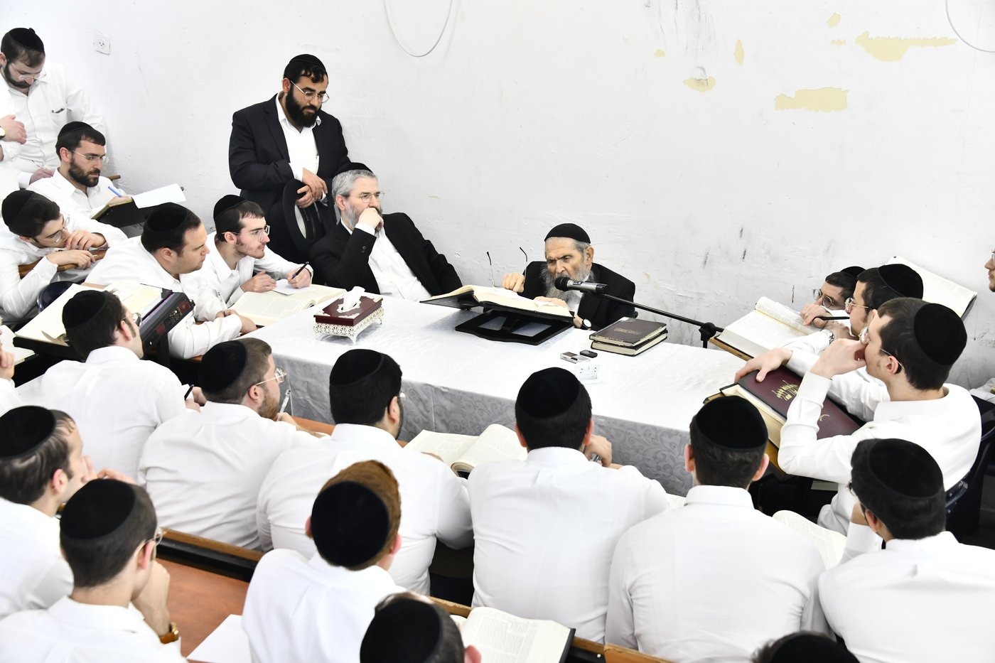 הגאון רבי יצחק הקר בישיבת גרודנא