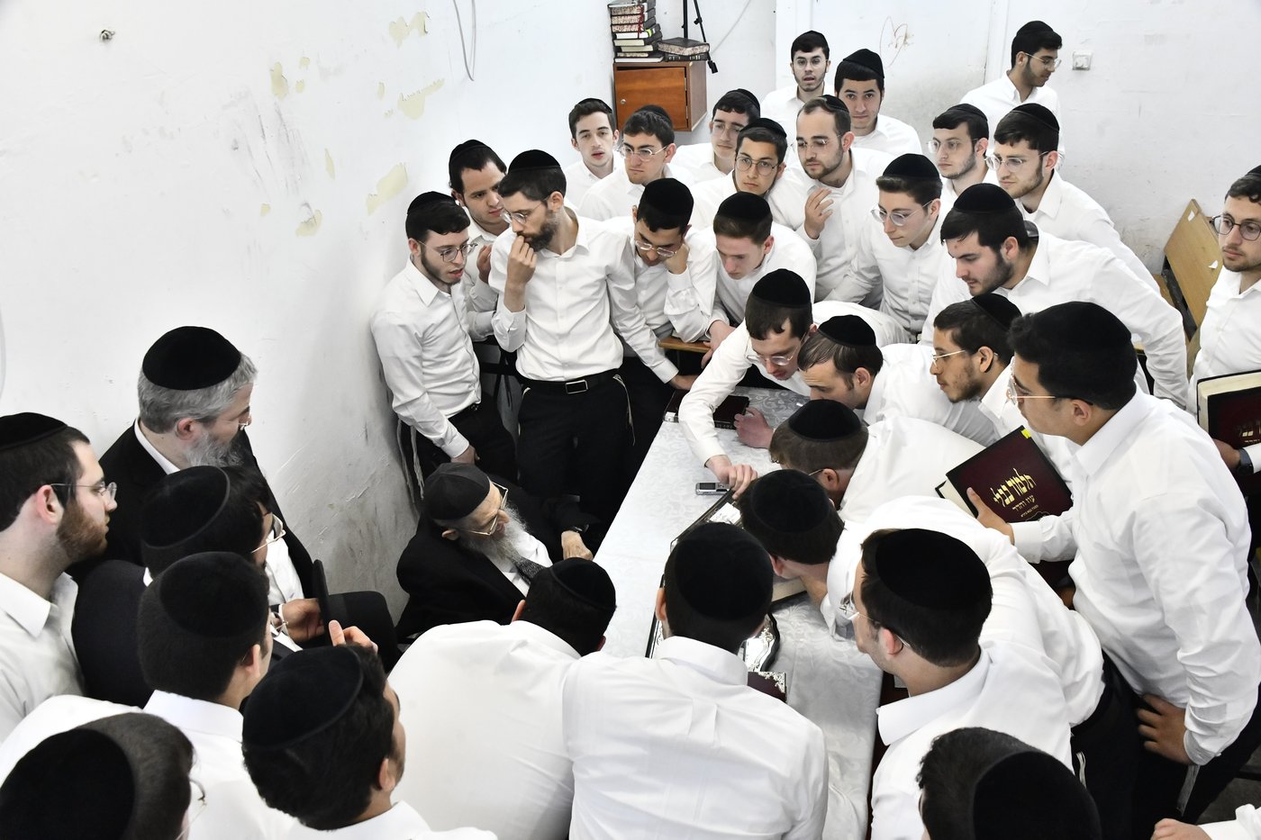 הגאון רבי יצחק הקר בישיבת גרודנא