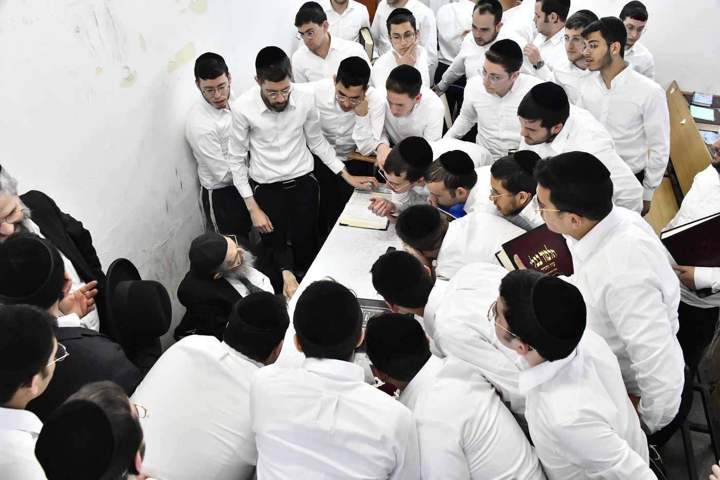 הגאון רבי יצחק הקר בישיבת גרודנא