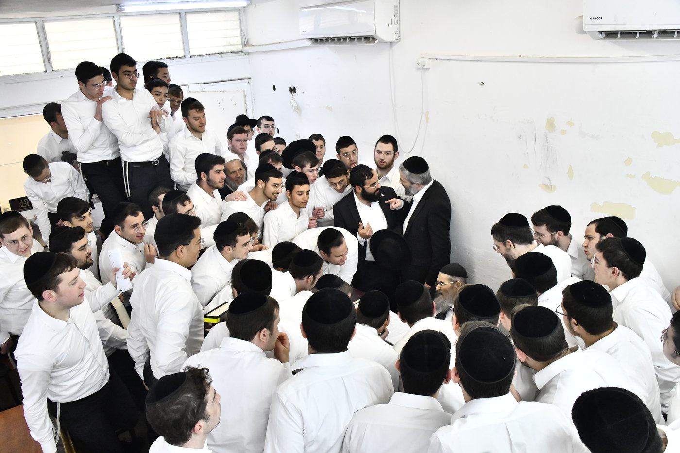 הגאון רבי יצחק הקר בישיבת גרודנא