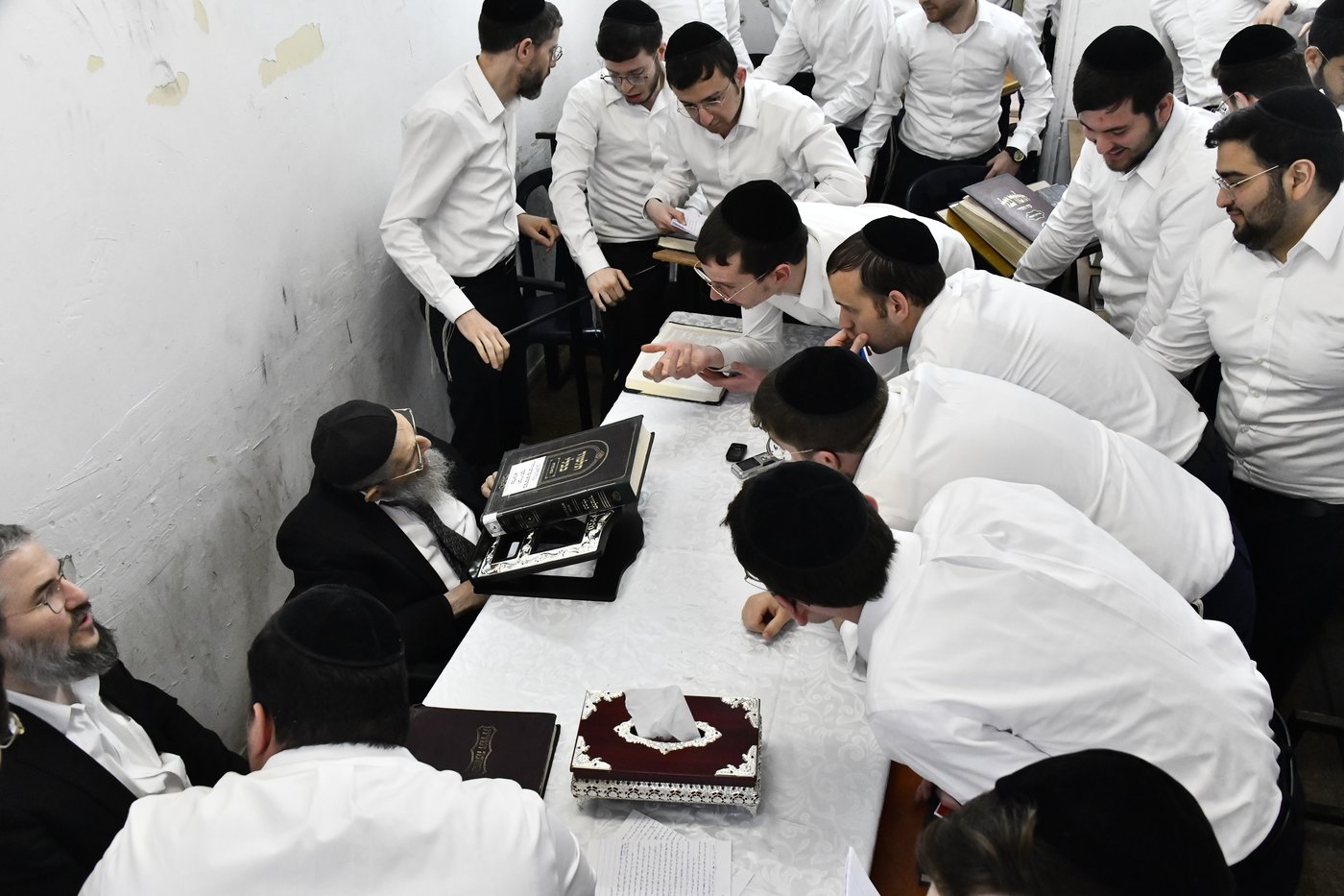 הגאון רבי יצחק הקר בישיבת גרודנא